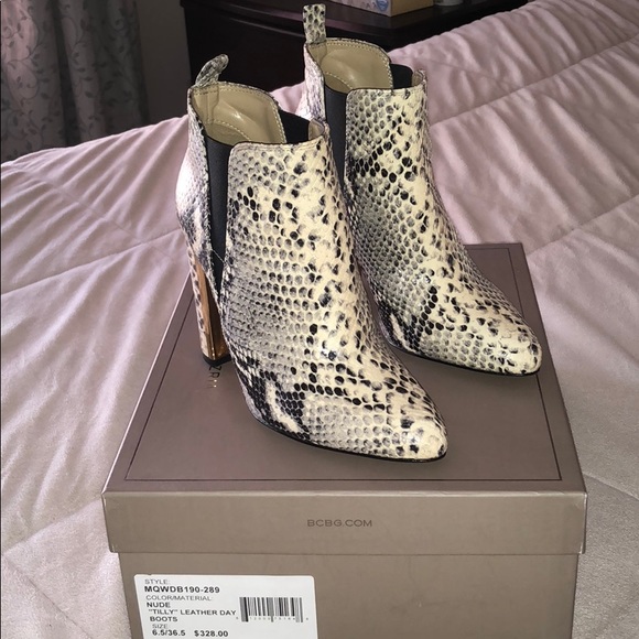 Bcbgmaxazria booties 6.5 M - Picture 2 of 5